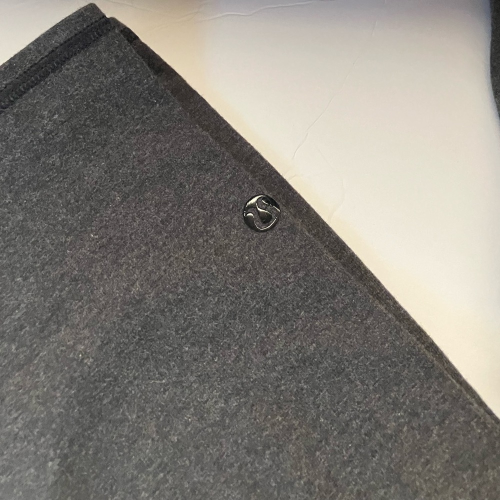 Lululemon crop high rise leggings - Picture 3 of 3